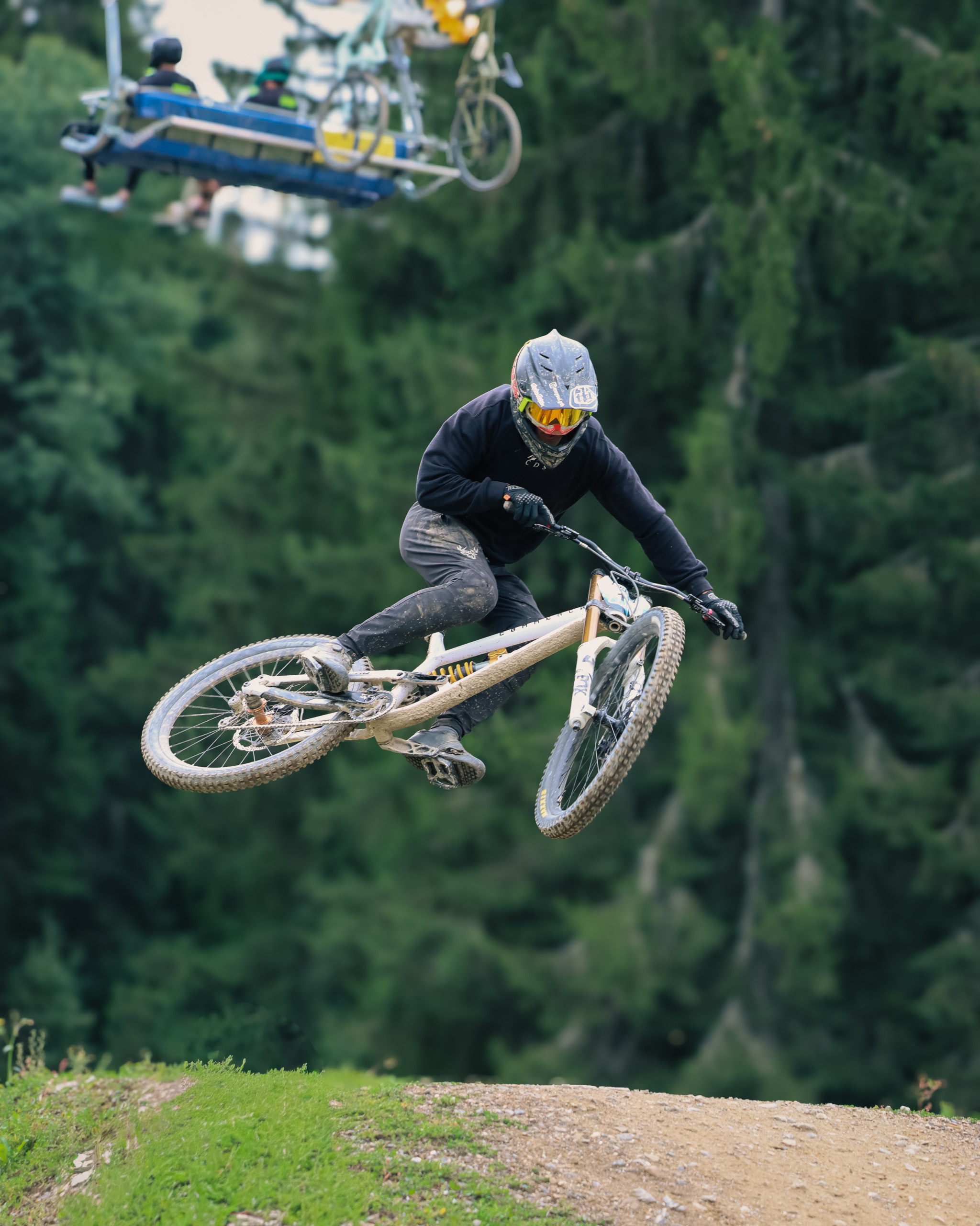 whip off les gets lets talk studio 2025 2 scaled.jpg